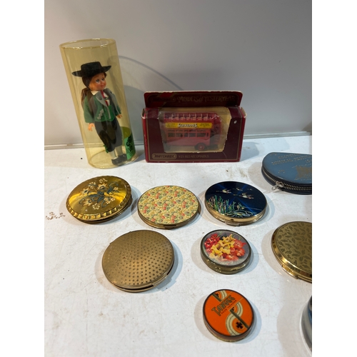 148 - Collectible lot inc compacts (inc Stratton), paperweight and die cast