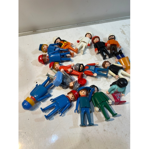 176 - Quantity of 70s & 90s geobra playmobil small figures