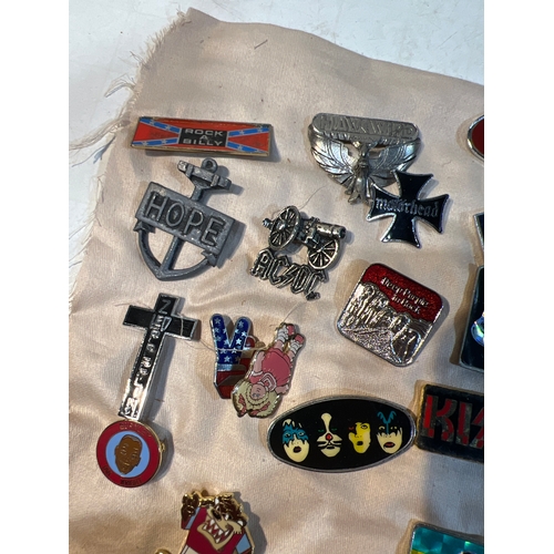 196 - Pin badge collection inc rock n roll Bands like Kiss, Led Zeppelin, Motorhead, fleetwood mac, AC/DC,... 