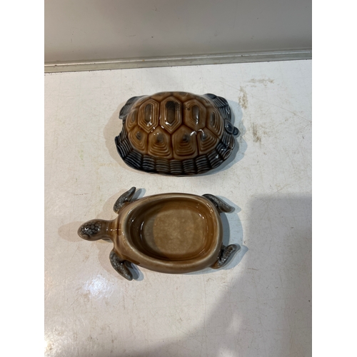 203 - Large Wade tortoise dish - approx 10cm long