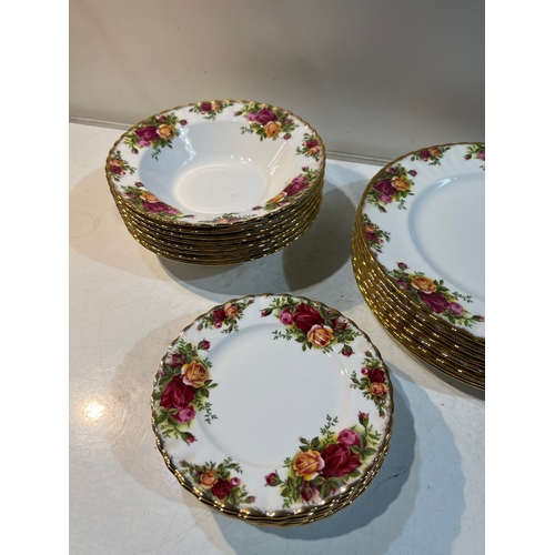 209 - Royal Albert old country roses - 8 dinner plates, 8 side plates and 8 bowls