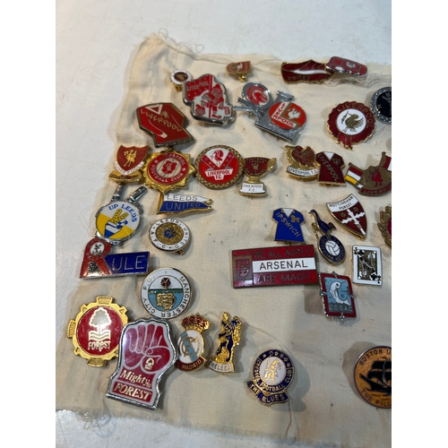 241 - Pin badge collection inc mainly football clubs - Liverpool, arsenal, Boston united, Nottingham fores... 