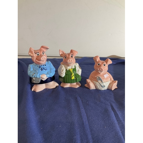 269 - Three Wade piggie banks in very good condition