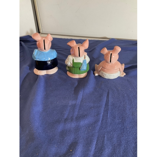 269 - Three Wade piggie banks in very good condition