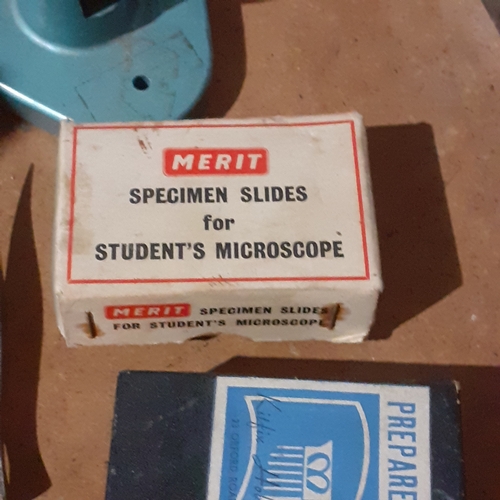 125A - Old microscope with selection of vintage slides and accessories. Interesting lot, but one glass slid... 