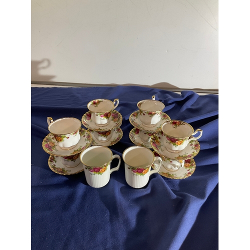 280 - 8 Royal Albert old country roses cups and saucers and 2 coffee mugs