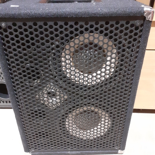 478B - Warwick WCA211 Pro Bass Cabinet. Nice condition. Working.