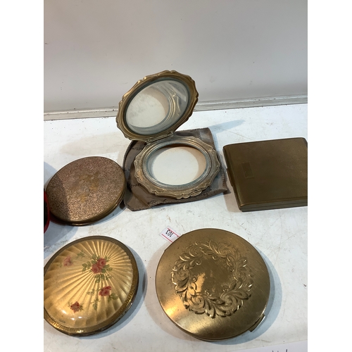 5 vintage compacts mostly Stratton