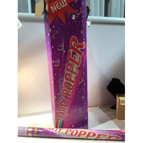 179 - 10 large party poppers