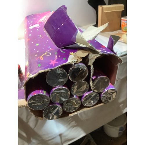 179 - 10 large party poppers
