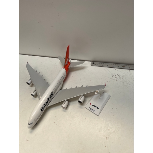 41 - Sky Marks 1:200 scale Airbus 380 Qantas travel agent model