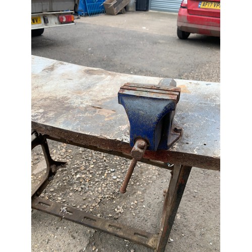 130A - Workbench on substantial metal frame, affixed with Record No100 Vice