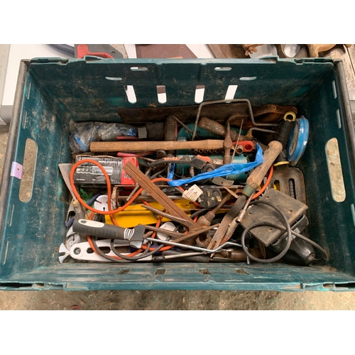 124 - Mixed lot of toys inc saws, hammers, ratchet straps, Makita drills and saw etc