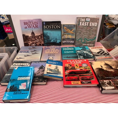 146 - Large quantity of military books inc Britain at War, Spitfire, the Collapse of the Third Republic, W... 