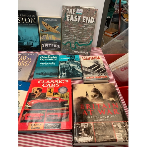 146 - Large quantity of military books inc Britain at War, Spitfire, the Collapse of the Third Republic, W... 