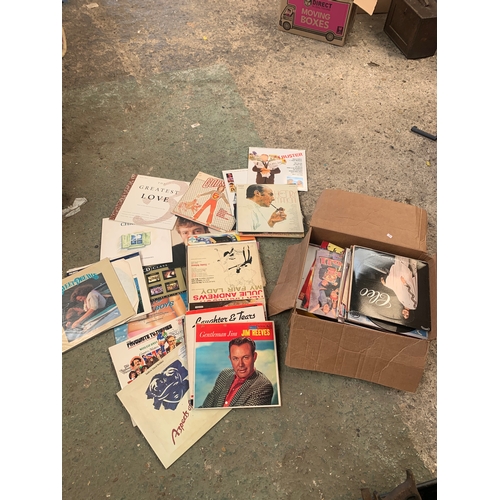 171 - Quantity of vinyl records inc Modern Talking, chart hits, Jim Reeves, Finlandia etc