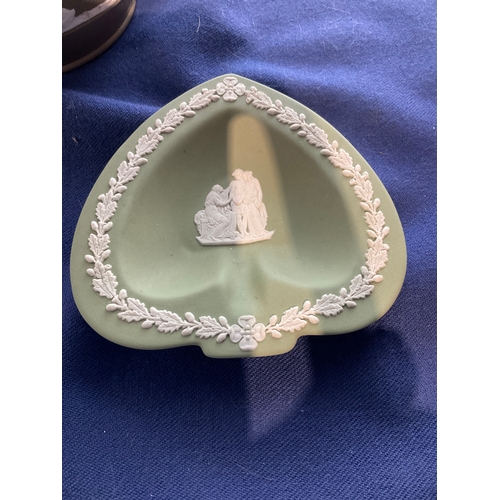 87 - 2 pieces of Wedgwood glazed jug and  trinket dish