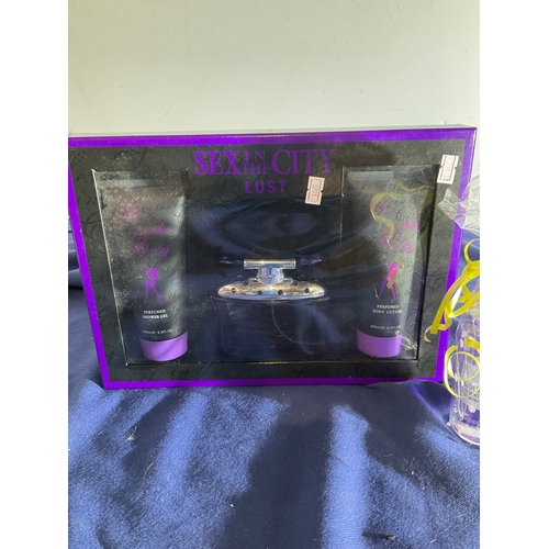 99 - Gift boxed set sex in the city Lust and Body Shop white Musk gift set
