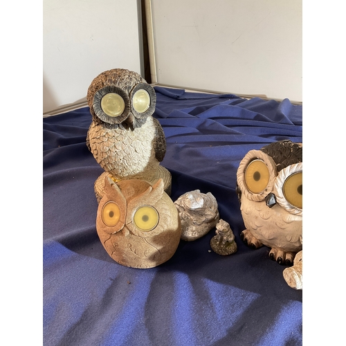 115 - Garden ornaments and solar powered owls etc