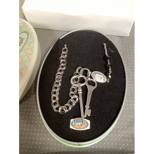 135 - Designer fossil necklace
