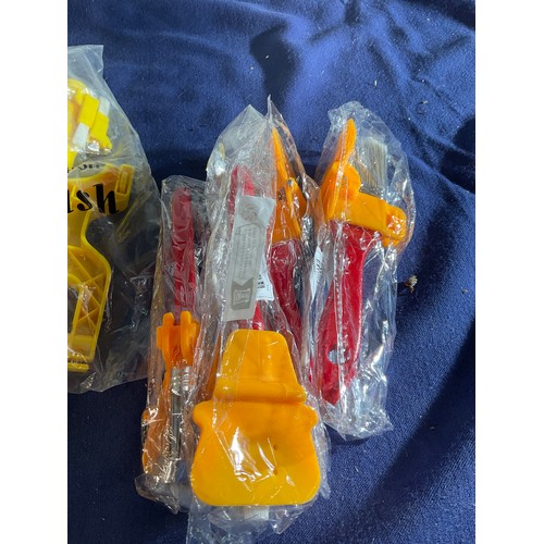 140 - Selection of up to the edge brush and roller decorating items