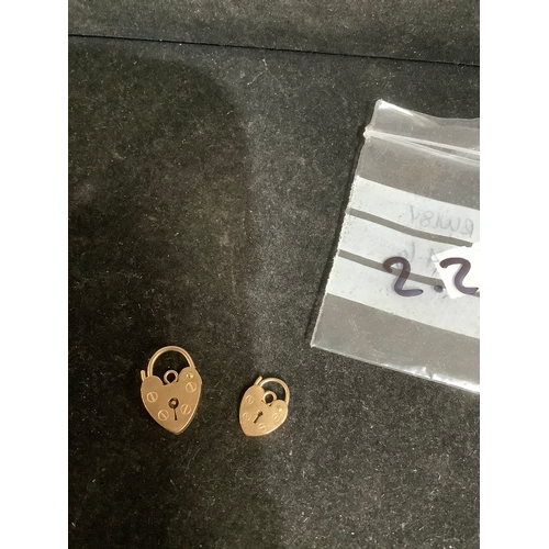 41A - 2 x 9ct 375 gold locks 2.28g