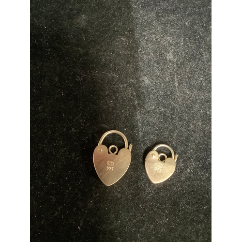 41A - 2 x 9ct 375 gold locks 2.28g
