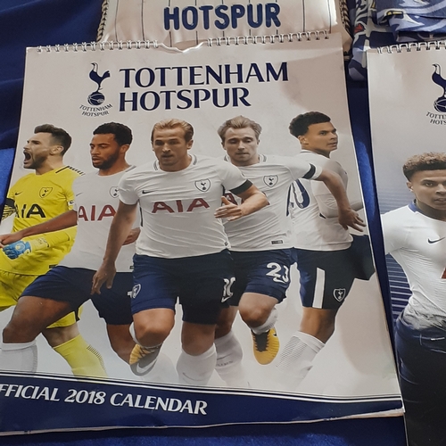 66A - Tottenham Hotspur lot. Includes Flag from 1991 cup, clock and single quilt cover set, 2018 & 2019 ca... 