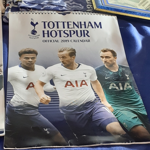66A - Tottenham Hotspur lot. Includes Flag from 1991 cup, clock and single quilt cover set, 2018 & 2019 ca... 