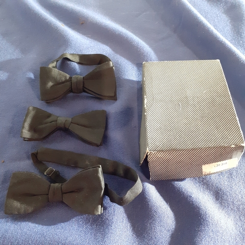58A - 3 x vintage bow ties. 2 on collar strap and one clip on. Nice condition.