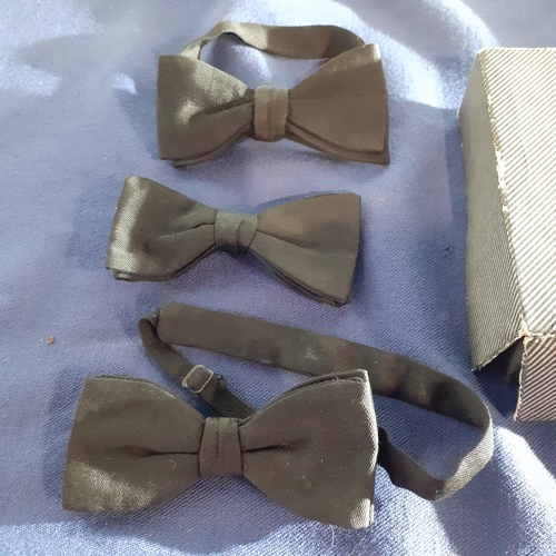 58A - 3 x vintage bow ties. 2 on collar strap and one clip on. Nice condition.