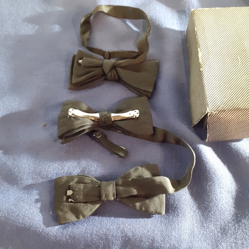 58A - 3 x vintage bow ties. 2 on collar strap and one clip on. Nice condition.