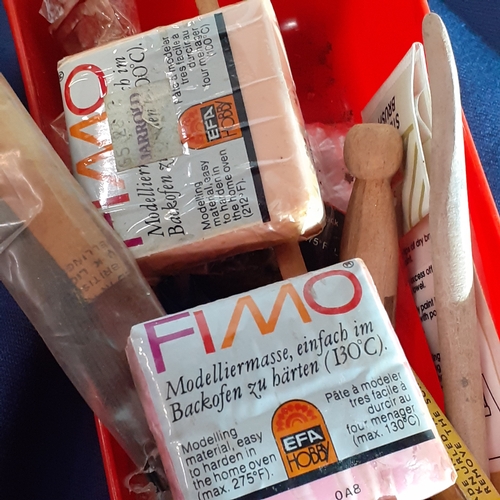 65A - Collection of Drawing/Graphite and colour pencils. Also includes a box of miscellaneous artists mate... 