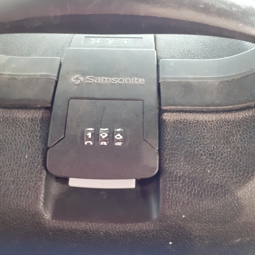 64A - Samsonite hard shell vanity box. Unlocked combination lock. Overall good condition.