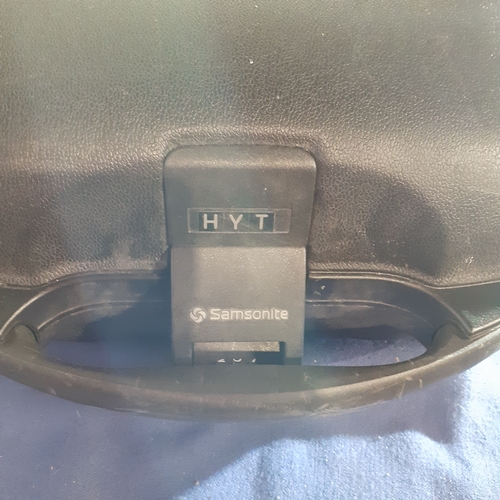 64A - Samsonite hard shell vanity box. Unlocked combination lock. Overall good condition.