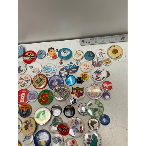 11 - Quantity of collectible pin badges inc ford escort, stamp bug, Jurassic park and more