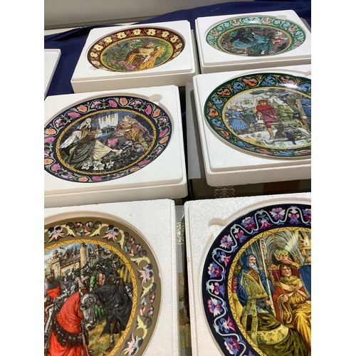 55 - Collection of collectible wedgewood plates of king Arthur all with Certificate of Authenticity