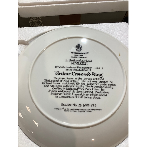 55 - Collection of collectible wedgewood plates of king Arthur all with Certificate of Authenticity