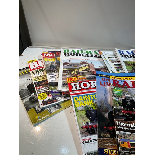 28 - Collection of railway magazine including railway modeller, model railway and more