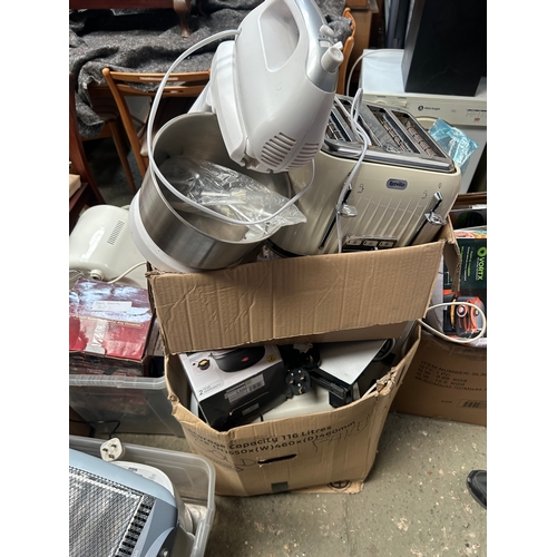 Mixed kitchen lot inc toasters, George Foreman grill, kenwood chefette ...
