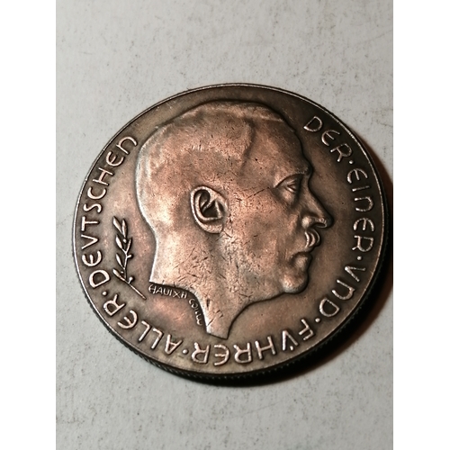 324A - COINS : GERMANY 1938 WWII medallion with portrait of Adolf Hitler on the obverse