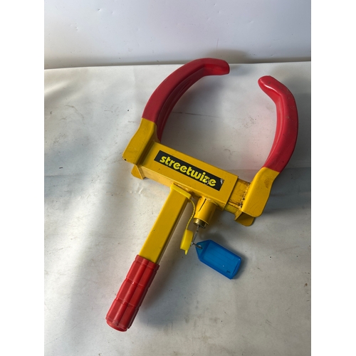 206 - Streetwise wheel clamp with key
