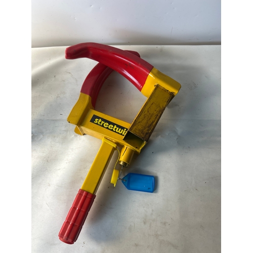206 - Streetwise wheel clamp with key