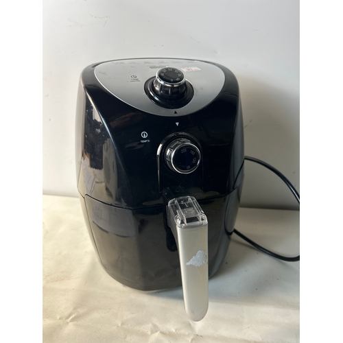 212 - Air fryer in clean condition