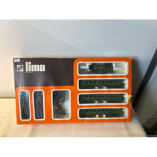 226 - Lima train set - boxed