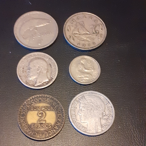 311A - Silver and other collectible coins to include 1906 Krone (eb), 1923 2 Franc coin, 1945 2 Francs and ... 