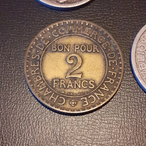 311A - Silver and other collectible coins to include 1906 Krone (eb), 1923 2 Franc coin, 1945 2 Francs and ... 