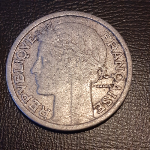 311A - Silver and other collectible coins to include 1906 Krone (eb), 1923 2 Franc coin, 1945 2 Francs and ... 