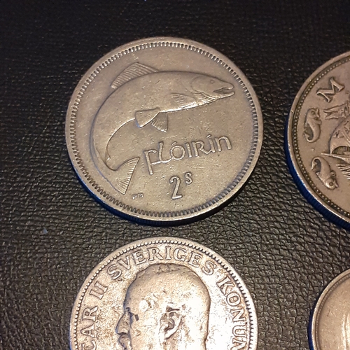 311A - Silver and other collectible coins to include 1906 Krone (eb), 1923 2 Franc coin, 1945 2 Francs and ... 