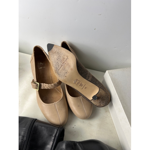 115 - 3 pairs of size 7 shoes inc Russell & Bromley